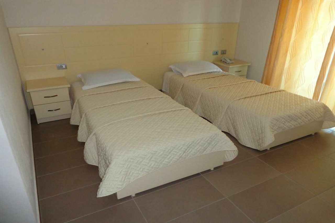 Hotel Piazza Peshkopi Экстерьер фото