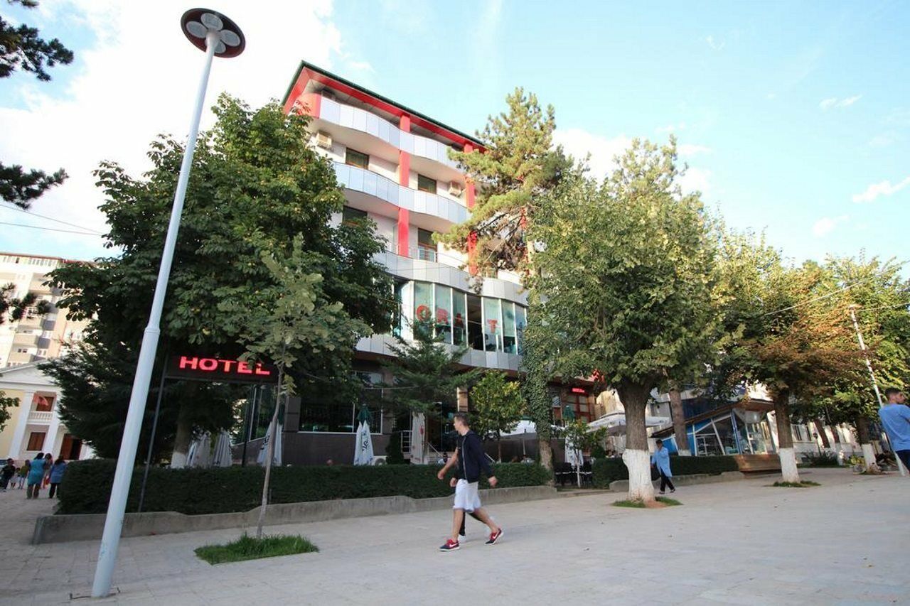 Hotel Piazza Peshkopi Экстерьер фото