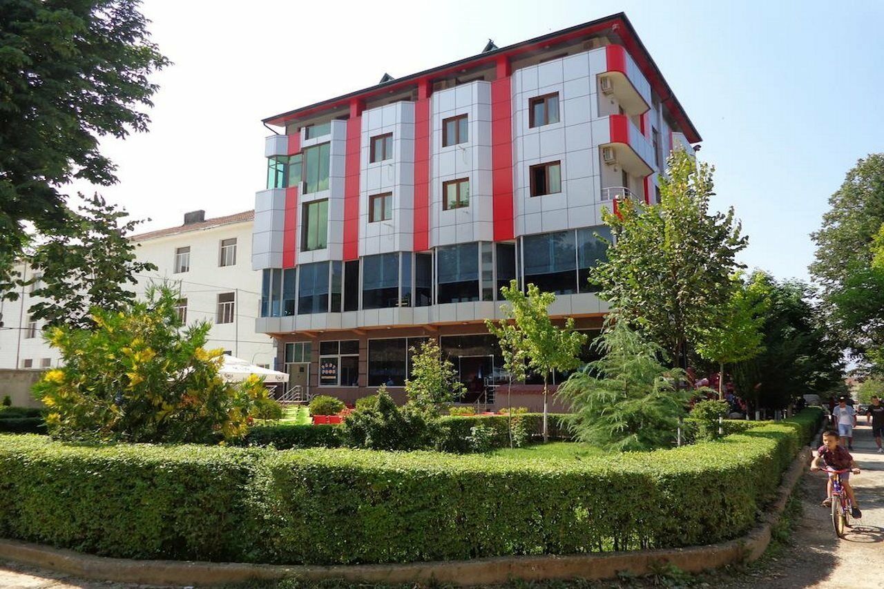 Hotel Piazza Peshkopi Экстерьер фото