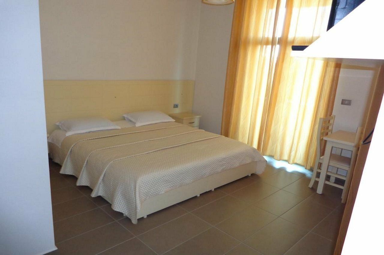 Hotel Piazza Peshkopi Экстерьер фото